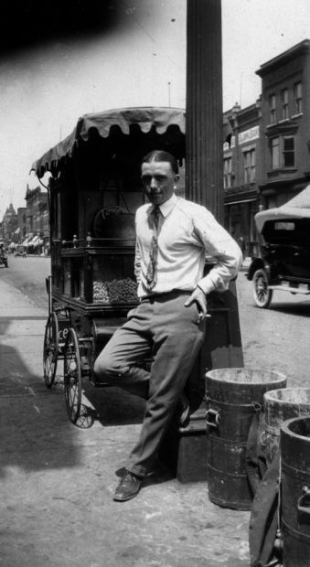 Peanut vendor